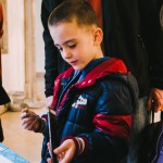 David si prohlíží nůž