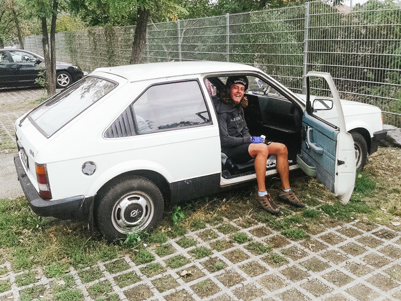 Auto na předměstí Vídně
