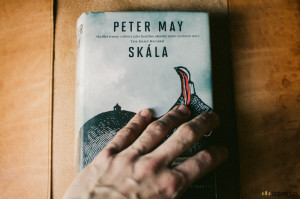 Skála, Peter May